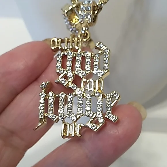 Only God Can Judge Me & 24 " Rope Chain Necklace and Praying Hands Iced Pendant - Picture 3 of 7